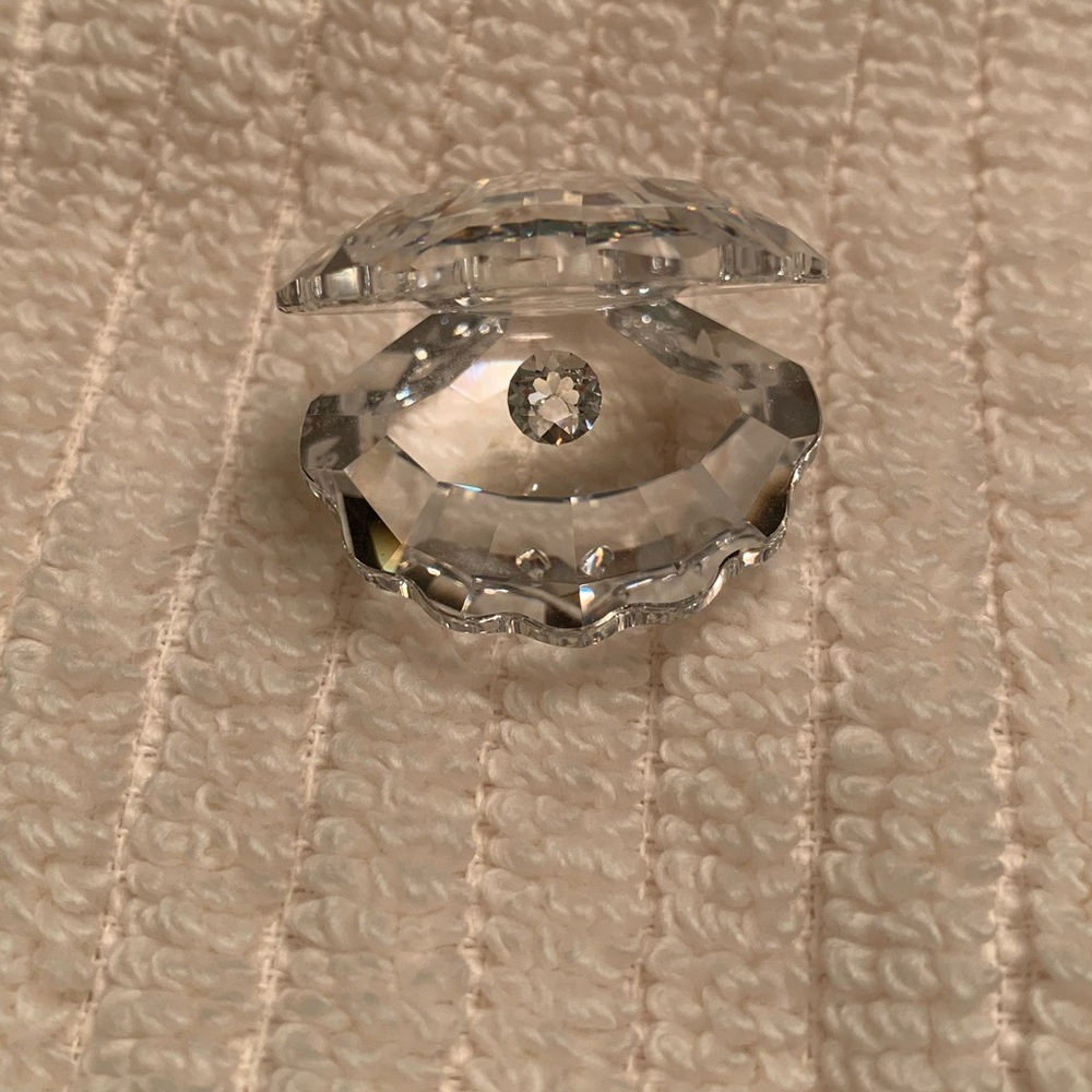 Swarovski Crystal Shell Oyster with Pearl